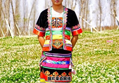 哈尼族的传统服饰之风采